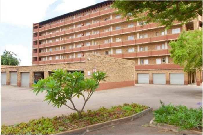 3-Bedroom Apartment in Zwartkop For Sale: Secure, near Mall and Gautrain.