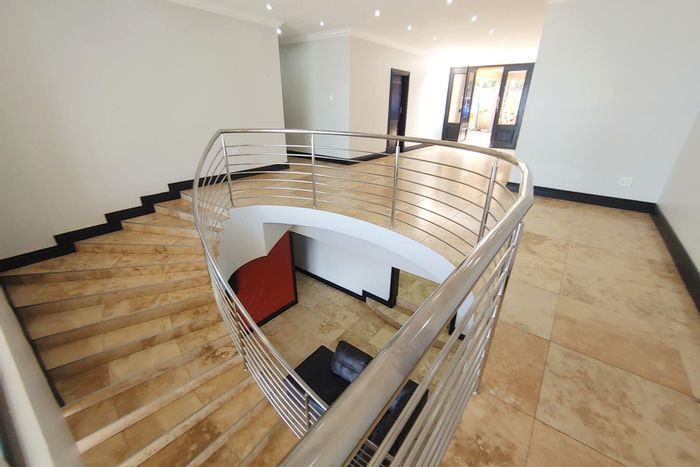 La Lucia House For Sale: 7 bedrooms, pool, sea views, and ample parking.