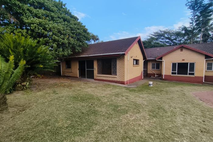 Birdswood House For Sale: 3 beds, flatlet, 3 garages, pet-friendly garden.