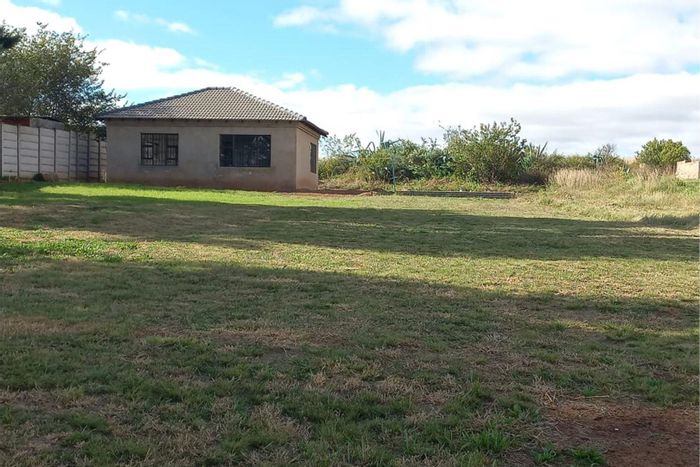 House for Sale in Deneysville Central: 2 Bedrooms, spacious living area, close to amenities.