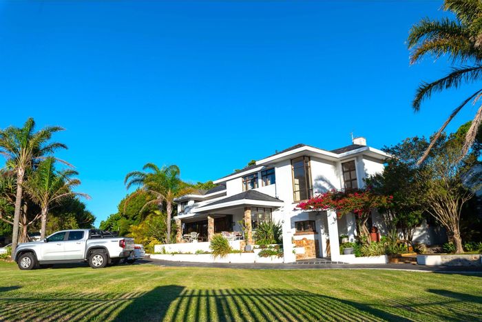 For Sale: Spacious House in St Georges Park with guest house potential and flatlets.