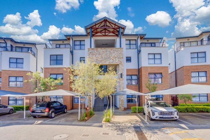 For Sale: 2-Bedroom Apartment in Olivedale with Pool, Play Area, and Patio.