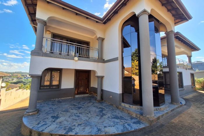 For Sale: Spacious 4-bedroom house in Sheffield Beach with pool and balconies.