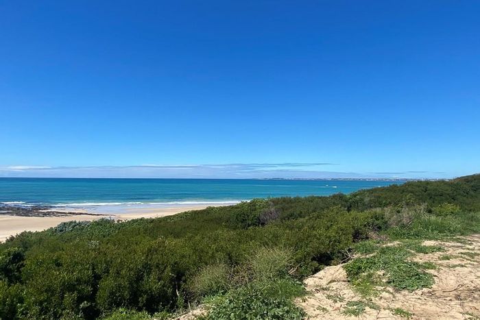 Vacant Land for Sale in Paradise Beach: 811m², steps from the beach.