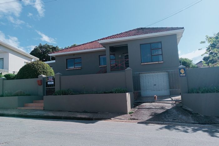 For Sale: House in Mosel with pool, flat potential, and secure parking.