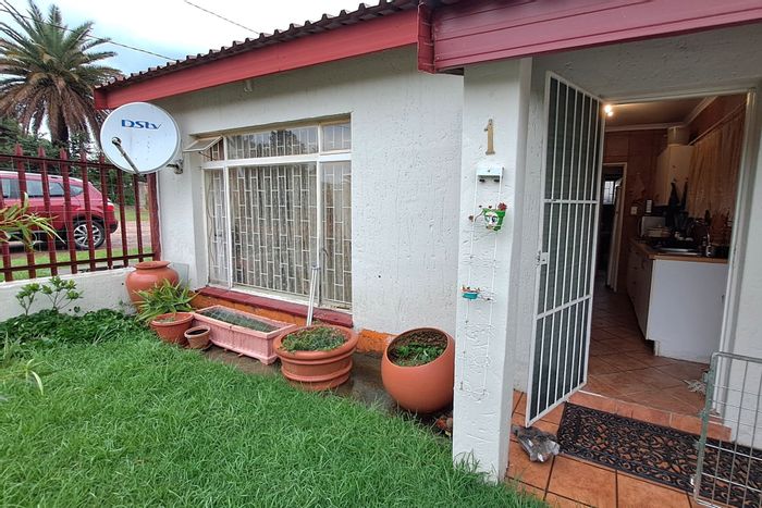1-Bedroom Townhouse in Vredefort Central For Sale with garden and secure carport.