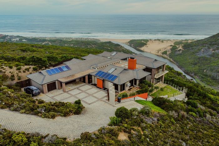 For Sale: House in Moquini Coastal Estate with sea views, pool, and cinema.