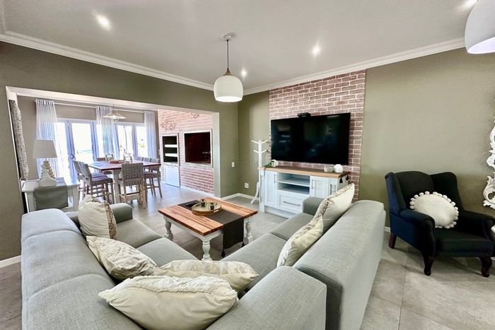 For Sale: House in Pinnacle Point Golf Estate with 4 beds, indoor braai, ocean views.