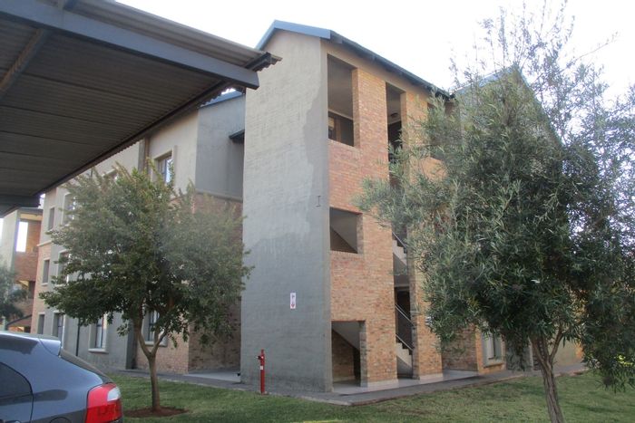 For Sale: 2-Bedroom Apartment in Pomona with Private Patio and Secure Complex.