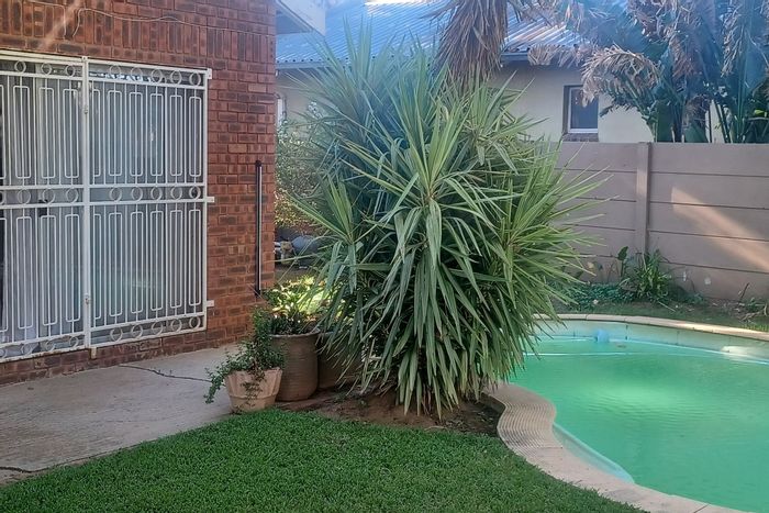 Riebeeckstad House For Sale: 4 beds, pool, garage, pet-friendly, near amenities.