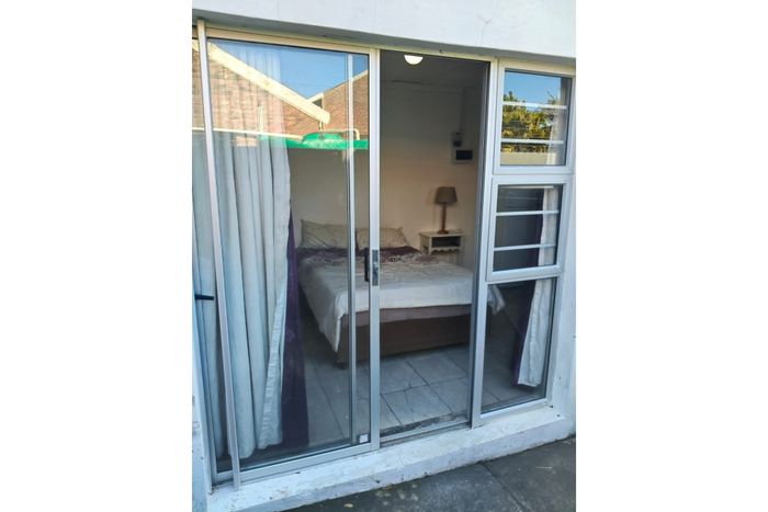 House To Rent in Dorchester Heights: 1 Bedroom, Pool, Braai Area, Fully Furnished.