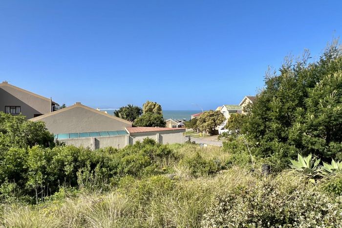 Wavecrest For Sale: 890m² vacant land with sea views and corner plot potential.
