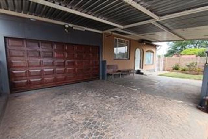 House for Sale in Brakpan North: 3 Bedrooms, Granny Flat, Garage, Garden.