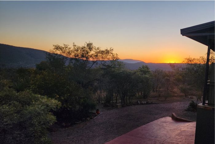 For Sale: House in Zwartkloof Private Game Reserve with 4 bedrooms, outdoor patio, flatlet.