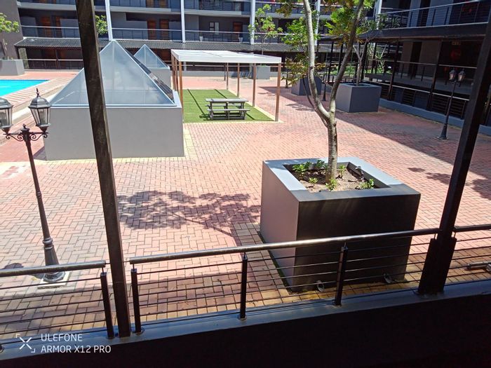 For Sale: Apartment in Umhlanga Ridge with pool, gym, and 24-hour security.