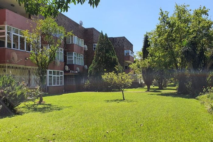 Pelham Apartment For Sale: 2 beds, flatlet, garages, prime location near schools.