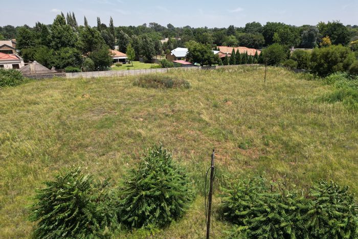 Vacant Land Residential for Sale in Henley On Klip - 2000m², tarred road access.