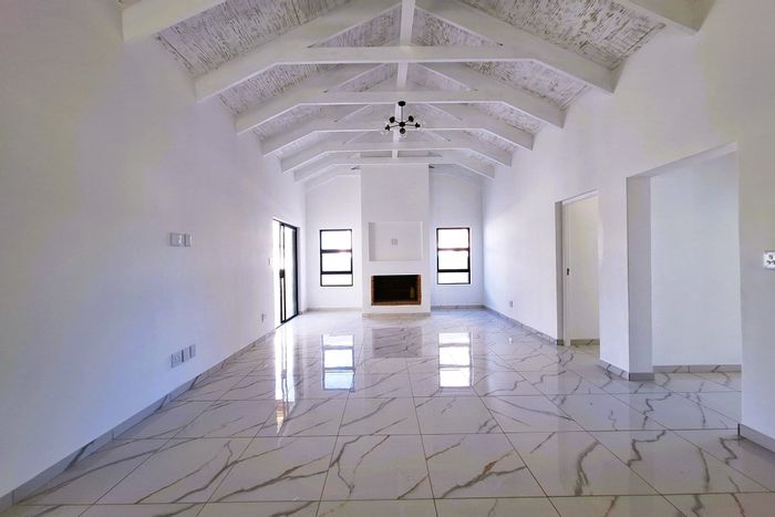 For Sale: House in Shelley Point with golf estate access, security, and amenities.