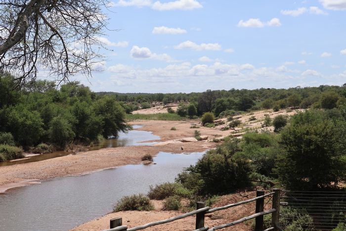 Mopane Farm For Sale: 5338ha private nature reserve with diverse wildlife and amenities.