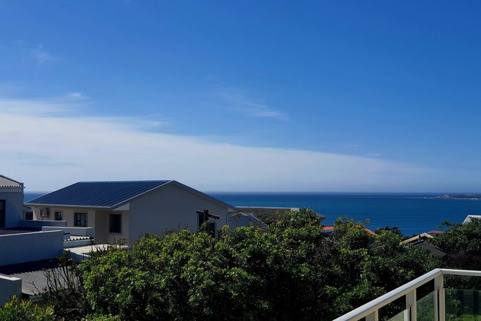 Boggomsbaai House For Sale: 3 bedrooms, sea views, solar power, double garage.