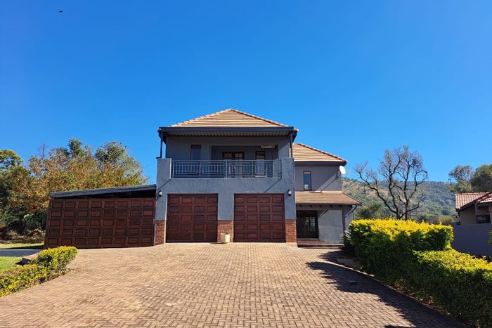 For Sale: House in Buffelspoort Eco Estate with 4 beds, braai area, and garage.