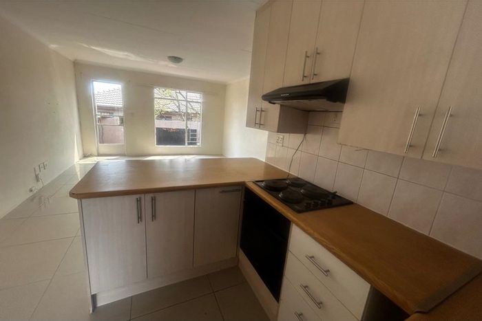 For Sale: Apartment in Vorna Valley with pool, play area, and secure access.