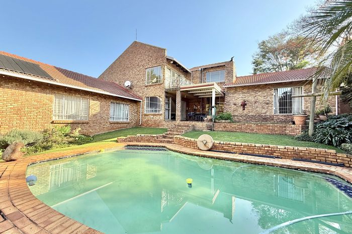 For Sale: House in Moreleta Park with pool, 4 bedrooms, and versatile spaces.