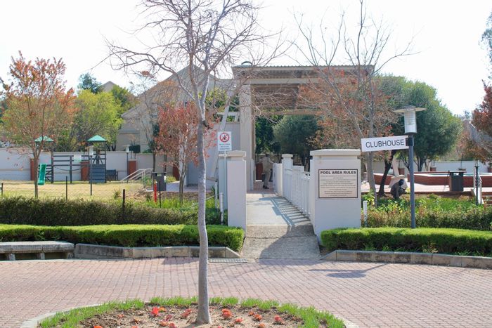 Paulshof Apartment For Sale: 2 Bedrooms, pool, pet-friendly, secure garden space.