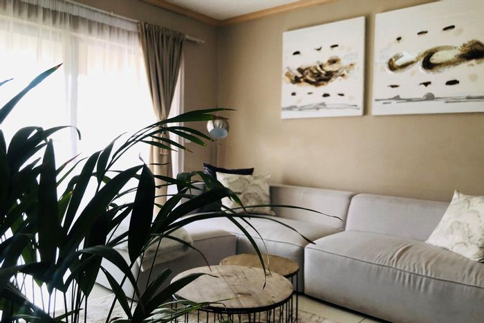 Noordwyk Apartment For Sale: 2 Bedrooms, study nook, balcony, parking, near amenities.