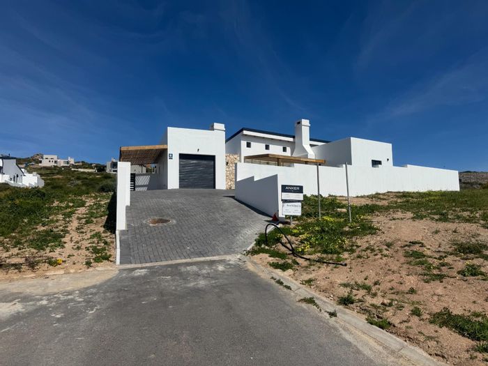For Sale: House in St Helena Views with 3 beds, eco-friendly features, secure estate.