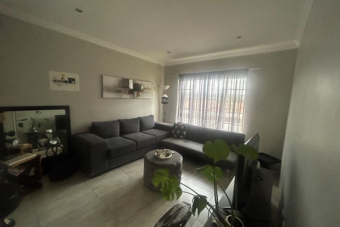 Kyalami Hills Apartment For Sale: 2 Bedrooms, 2 Bathrooms, Secure Estate Living.