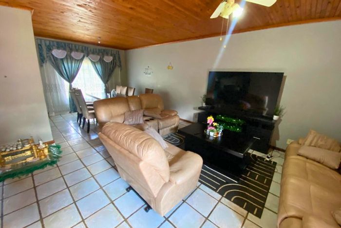 3-Bedroom Townhouse For Sale in Vryheid Central with secure parking and complex amenities.