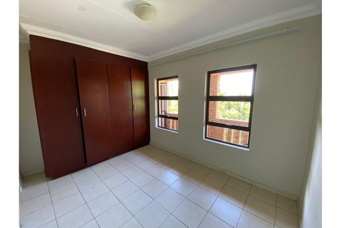 Kibler Park Apartment To Rent: 2 Bedrooms, 1 Bathroom, Parking, Near Amenities.