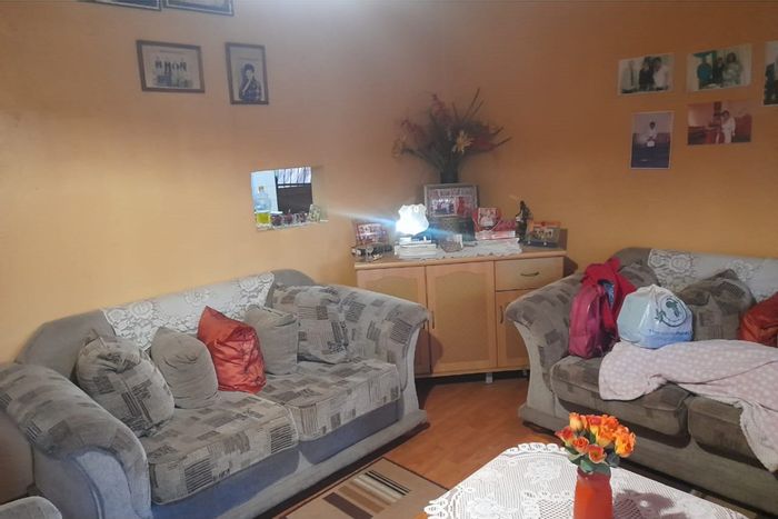 Sarepta House For Sale: 3 Bedrooms, ample parking, close to amenities.