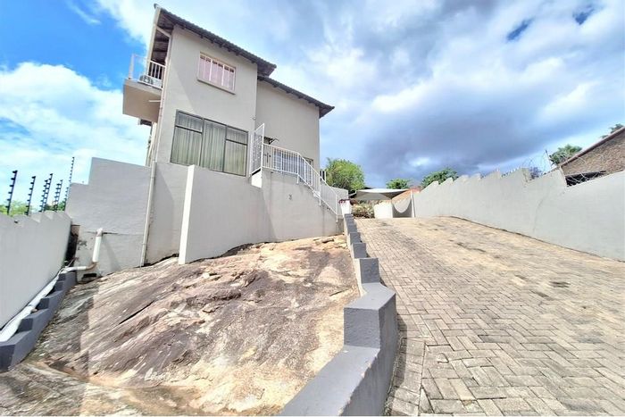 For Sale: House in West Acres with 3 bedrooms, outdoor braai, and scenic views.