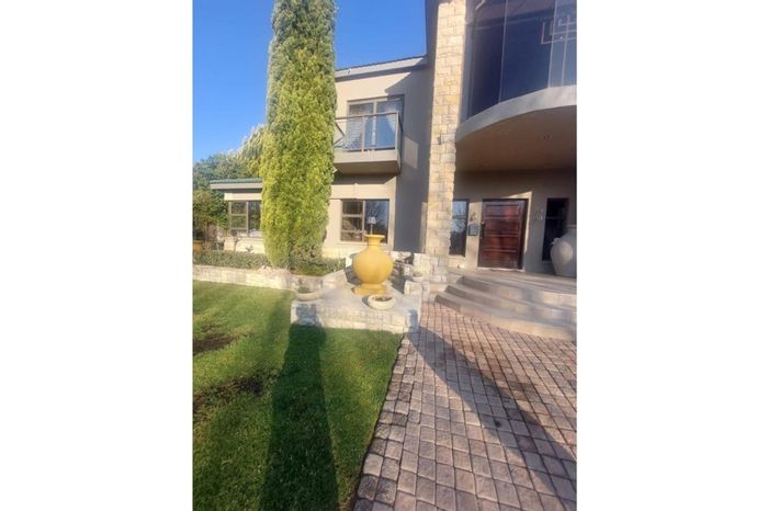 For Sale: House in Modderrivier with golf estate access, solar panels, and triple garage.