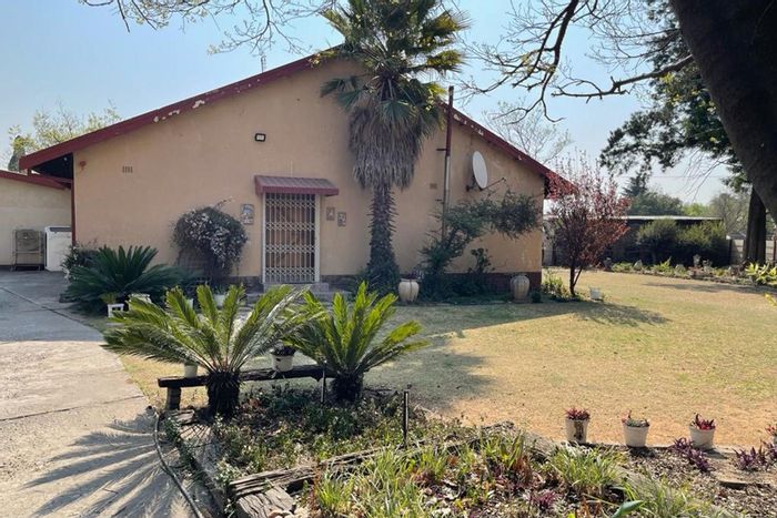 For Sale: Spacious Kriel Central house with 4 bedrooms, flatlet, and entertainment area.