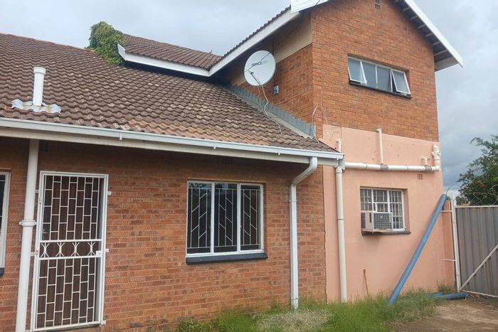 Gemdene House For Sale: 4 Bedrooms, spacious yard, 2-car garage, pet-friendly.