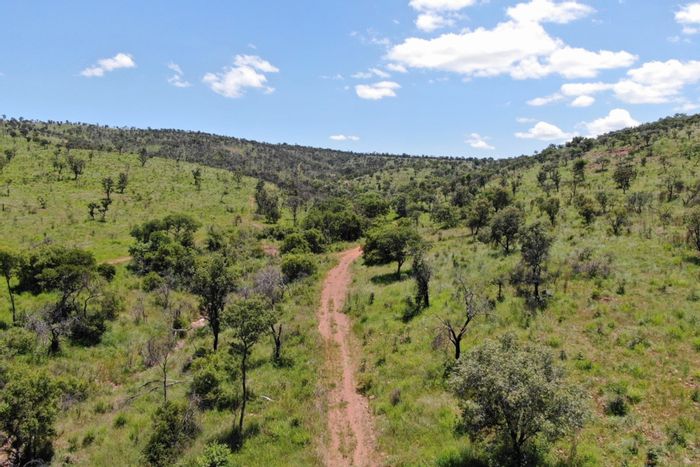 For Sale: 906-hectare Thabazimbi Rural farm with game fencing, borehole, and roads.