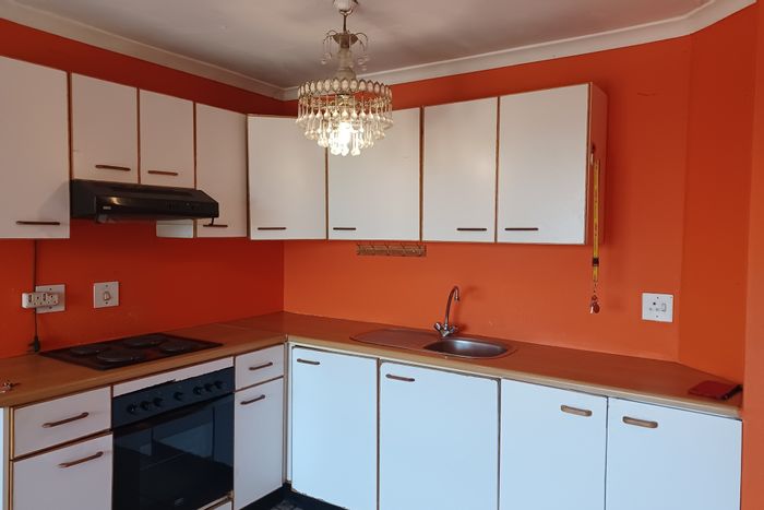 Woodhaven Apartment For Sale: 2 Bedrooms, balcony, open-plan living, secure complex.