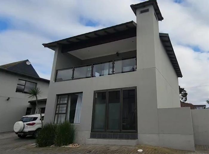 Wavecrest Townhouse For Sale: 3 beds, indoor braai, private garden, secure complex.