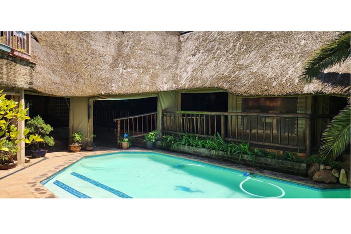 For Sale: House in Deneysville Central with entertainment area, pool, and spacious layout.