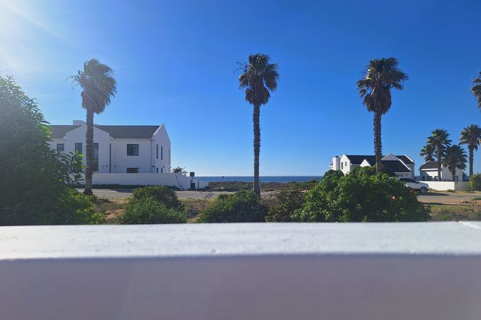 Beachside House For Sale in Golden Mile: 3 Bedrooms, Open-Plan Living, Double Garage.