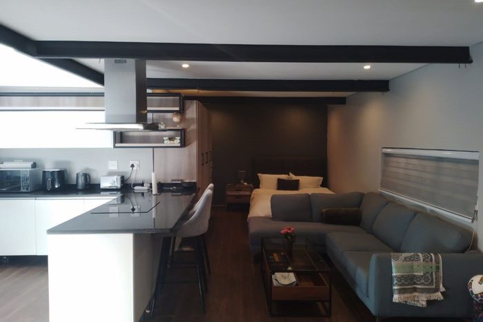 House in Greenside To Rent: 1 bed, study, parking, all utilities included.