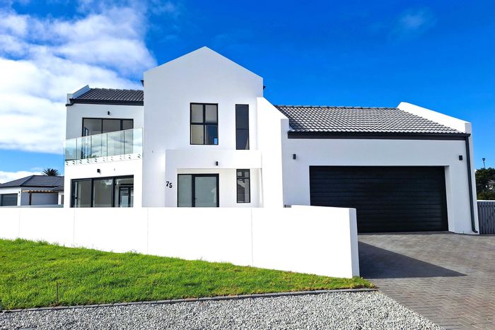 For Sale: House in Shelley Point with golf course access, beaches, and security.