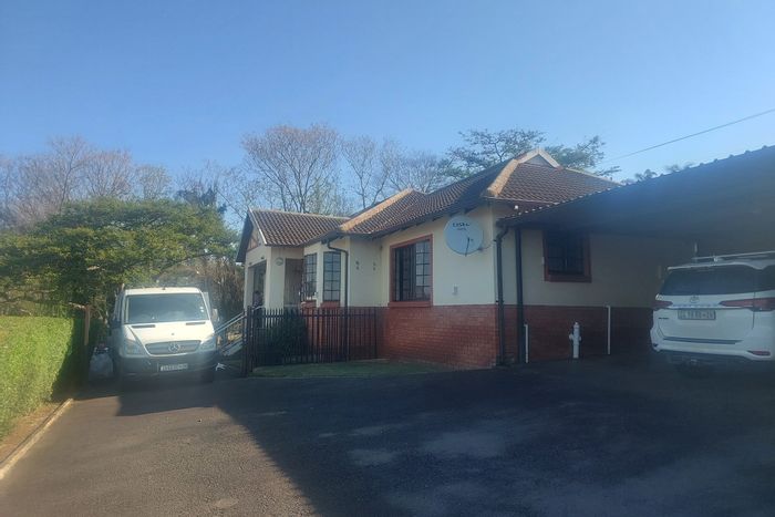 For Sale: 3-Bedroom Townhouse in Lincoln Meade with private garden and garage.