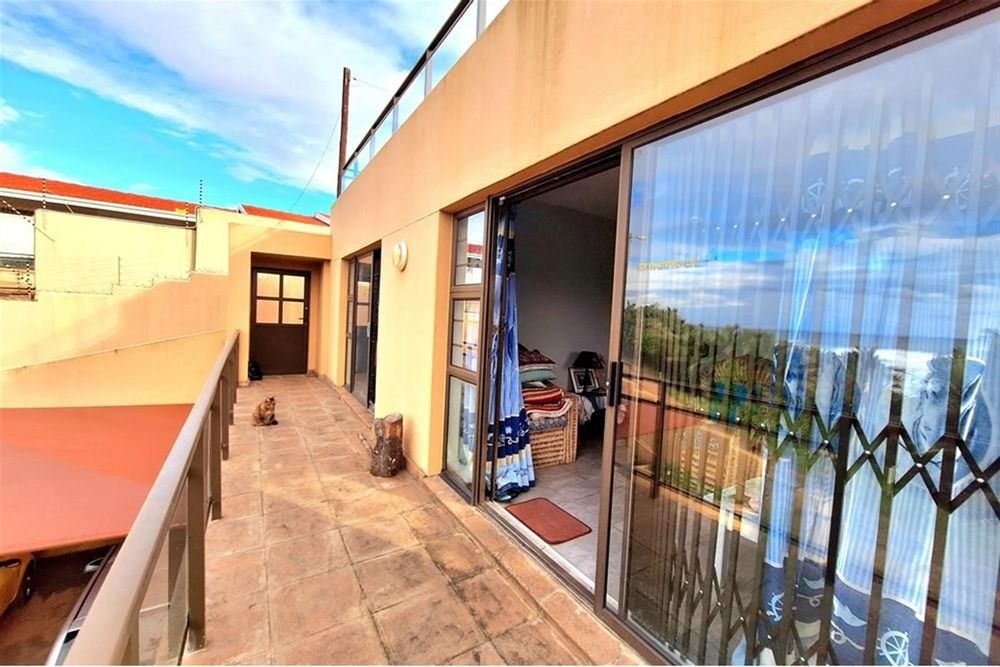 veranda of upstairs single bedroom unit