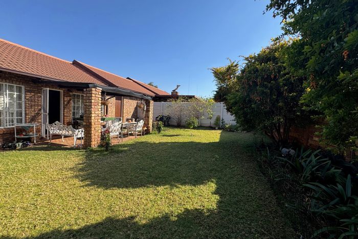 La Montagne Townhouse For Sale: 2 Bedrooms, Garage, Parking, Close to Amenities.