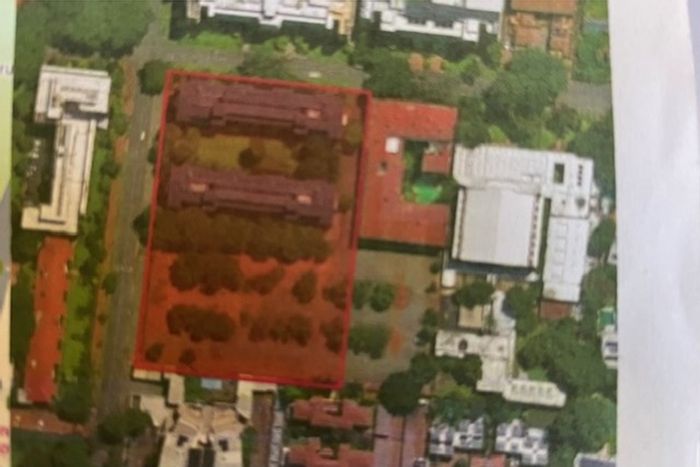 Riviera Apartment For Sale: Spacious 3-bed unit with security and parking.