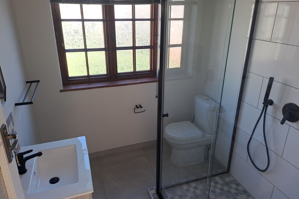 Main bedroom's en-suit